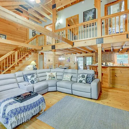 Scenic Blue Ridge Cabin Rental With Resort Amenities